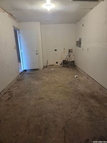 5711 Lochmoor, San Antonio, TX 78244