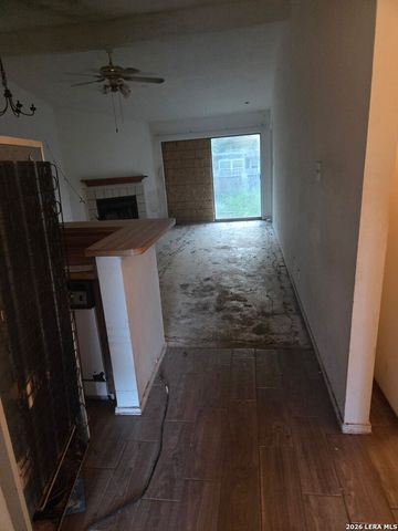 5711 Lochmoor, San Antonio, TX 78244