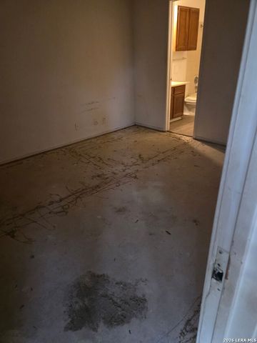5711 Lochmoor, San Antonio, TX 78244