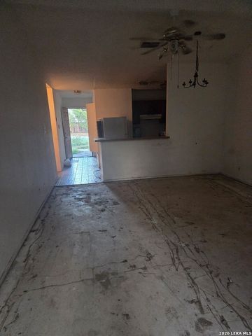 5711 Lochmoor, San Antonio, TX 78244