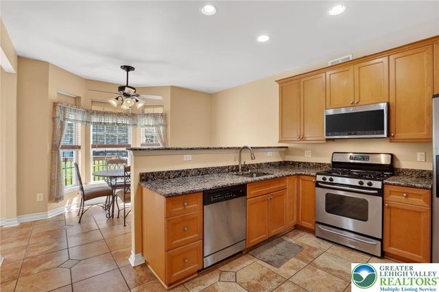 186 Oakmont Court, Williams Twp, PA 18042