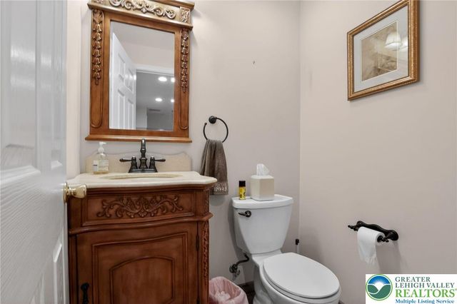 186 Oakmont Court, Williams Twp, PA 18042