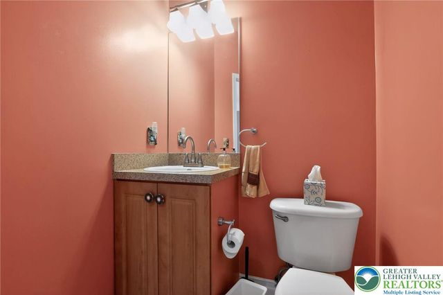 186 Oakmont Court, Williams Twp, PA 18042