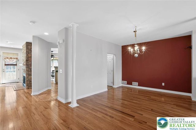 186 Oakmont Court, Williams Twp, PA 18042