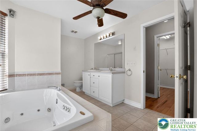 186 Oakmont Court, Williams Twp, PA 18042