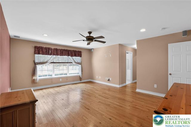 186 Oakmont Court, Williams Twp, PA 18042