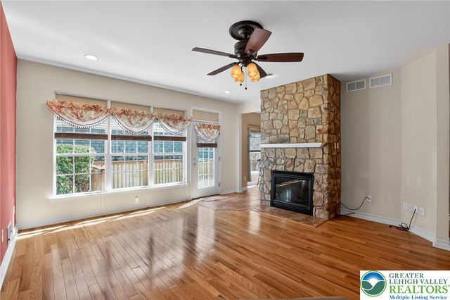 186 Oakmont Court, Williams Twp, PA 18042