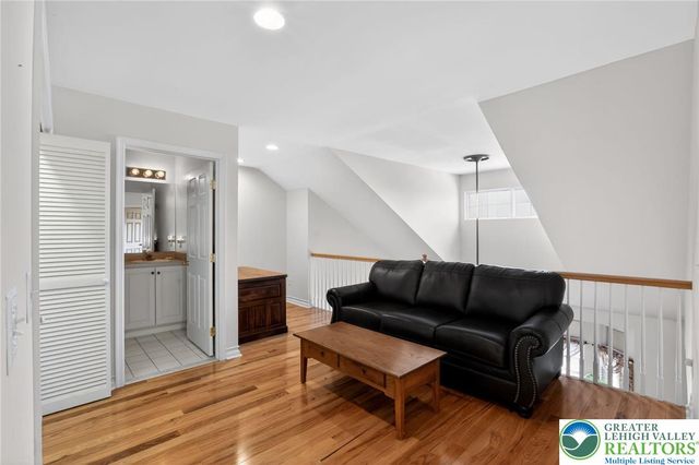 186 Oakmont Court, Williams Twp, PA 18042