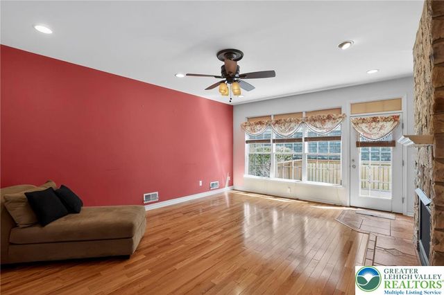 186 Oakmont Court, Williams Twp, PA 18042