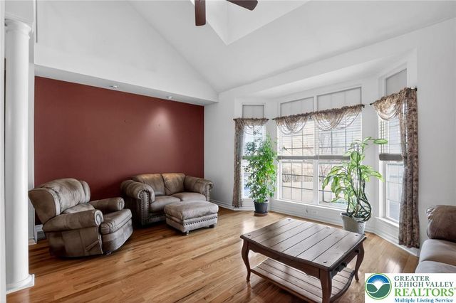 186 Oakmont Court, Williams Twp, PA 18042