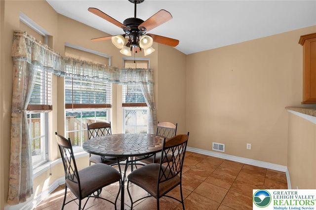 186 Oakmont Court, Williams Twp, PA 18042