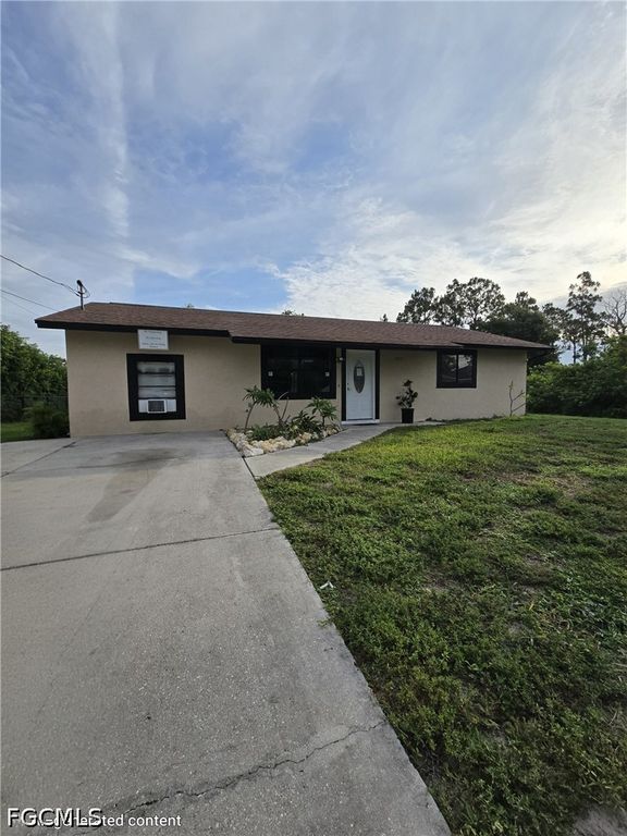 2816 9th ST SW, Lehigh Acres, FL 33976