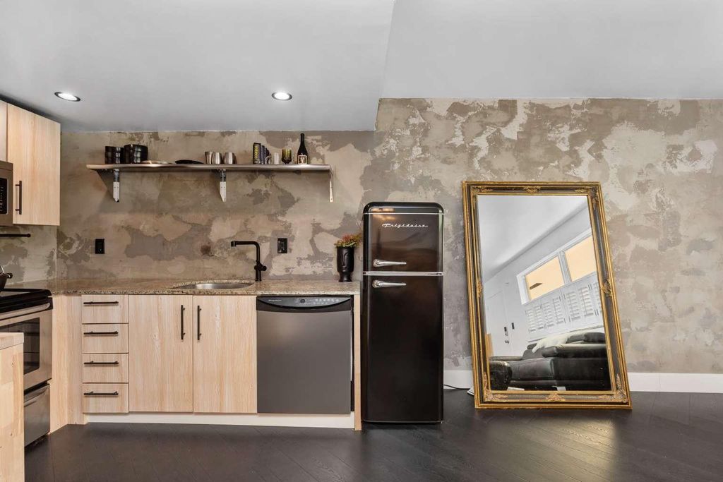 651 NE 60th St 22, Miami, FL 33137