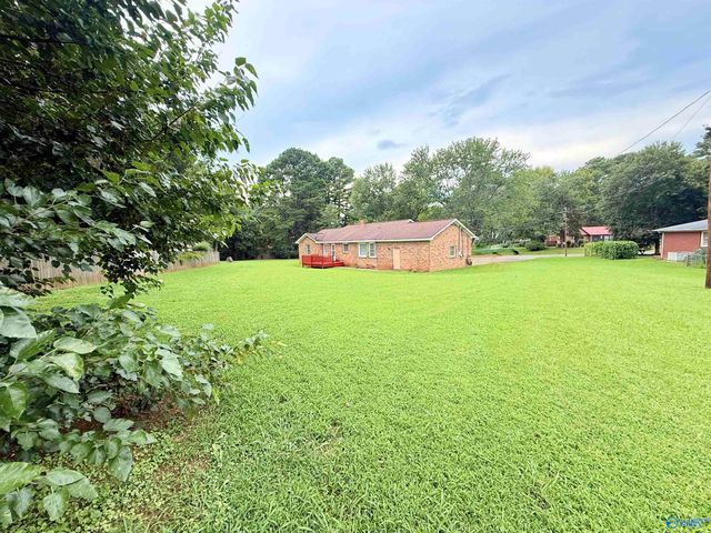 2010 Rosewood Drive NW, Huntsville, AL 35810