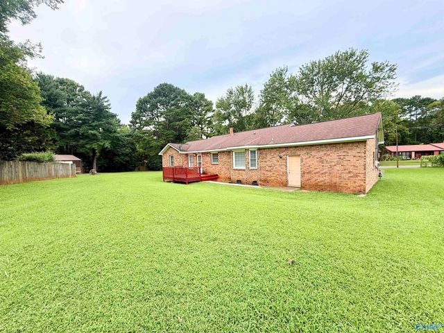 2010 Rosewood Drive NW, Huntsville, AL 35810