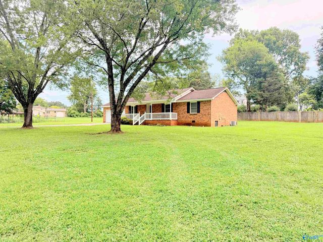 2010 Rosewood Drive NW, Huntsville, AL 35810