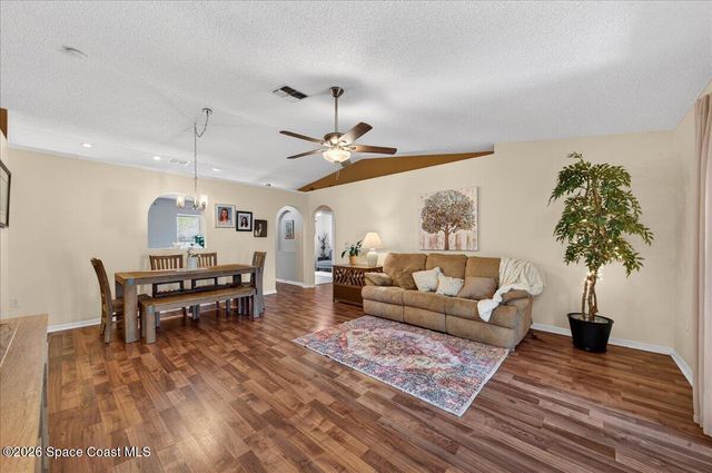 1576 Vista Lake Circle, Melbourne, FL 32904