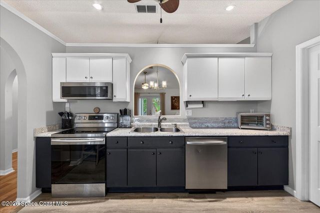 1576 Vista Lake Circle, Melbourne, FL 32904