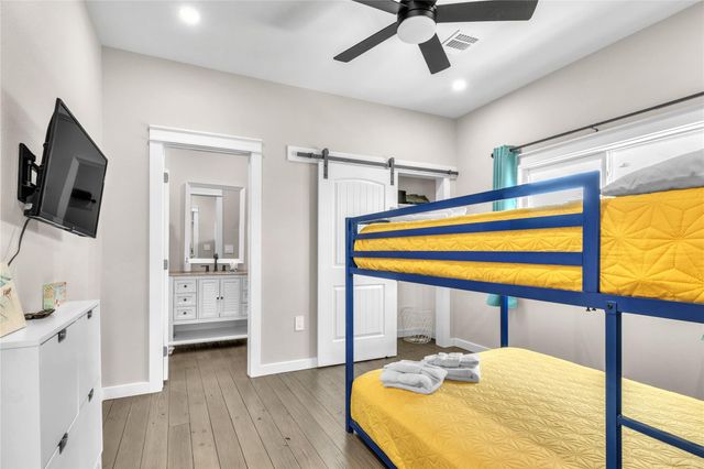 1079 Cedar Lane, Gilchrist, TX 77617