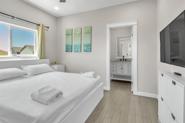 1079 Cedar Lane, Gilchrist, TX 77617