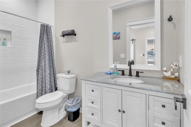 1079 Cedar Lane, Gilchrist, TX 77617