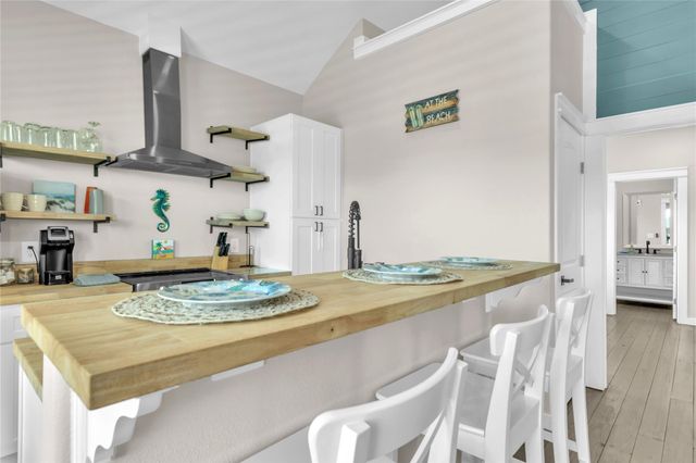 1079 Cedar Lane, Gilchrist, TX 77617