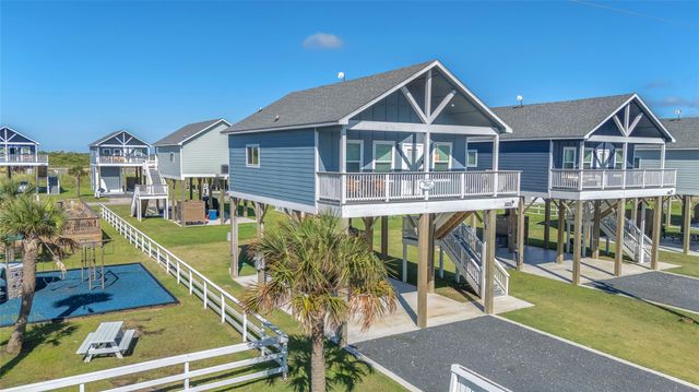 1079 Cedar Lane, Gilchrist, TX 77617