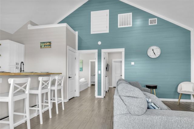 1079 Cedar Lane, Gilchrist, TX 77617