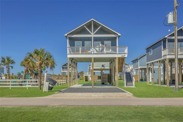 1079 Cedar Lane, Gilchrist, TX 77617