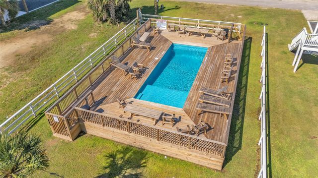 1079 Cedar Lane, Gilchrist, TX 77617