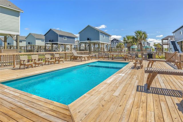 1079 Cedar Lane, Gilchrist, TX 77617