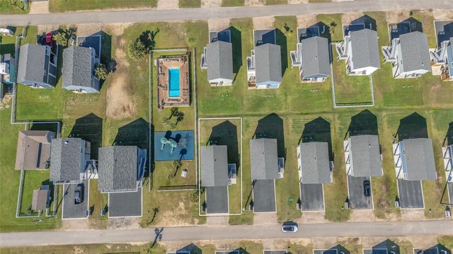 1079 Cedar Lane, Gilchrist, TX 77617