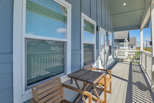 1079 Cedar Lane, Gilchrist, TX 77617