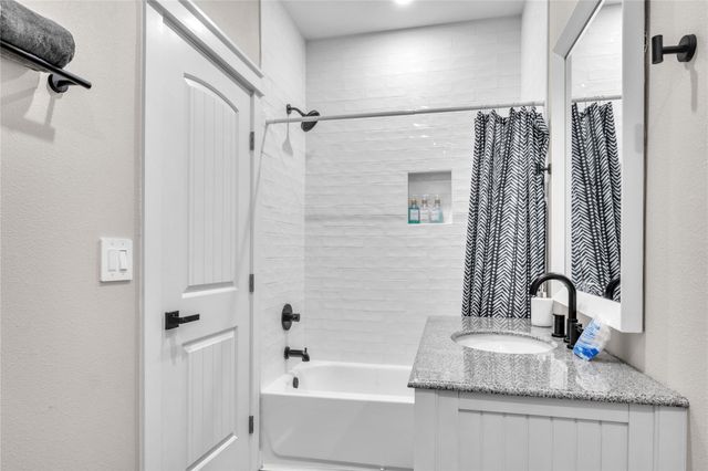 1079 Cedar Lane, Gilchrist, TX 77617