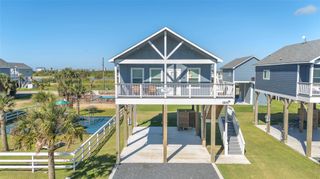 1079 Cedar Lane, Gilchrist, TX 77617