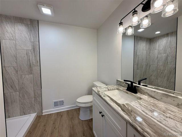 435 Village Drive, Walled Lake, MI 48390