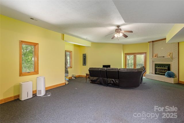 19 Timber Park Drive, Black Mountain, NC 28711