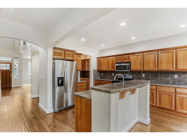 21533 Sw SUSAN Ln, Beaverton, OR 97003