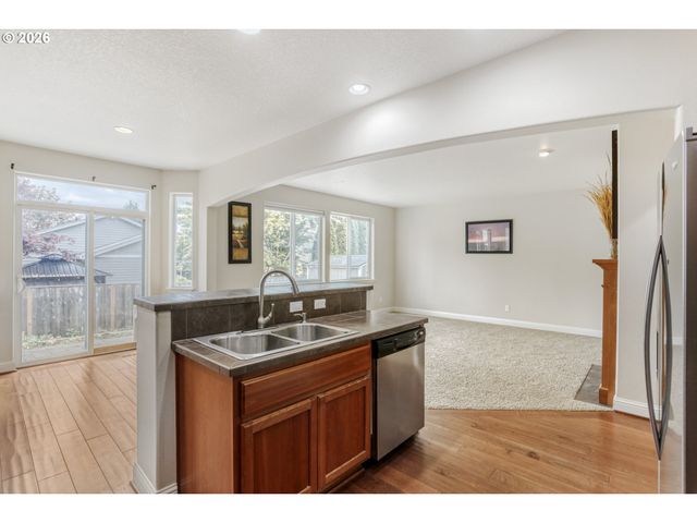 21533 Sw SUSAN Ln, Beaverton, OR 97003