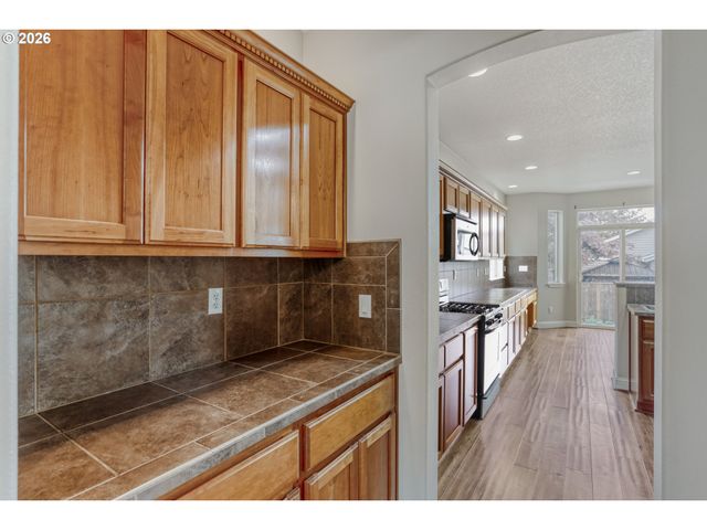 21533 Sw SUSAN Ln, Beaverton, OR 97003