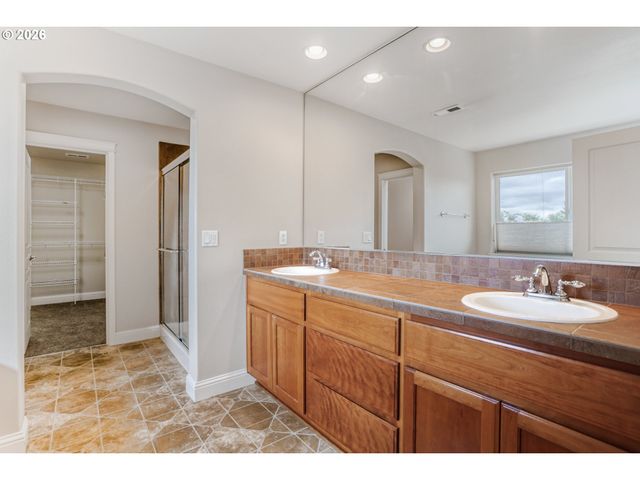 21533 Sw SUSAN Ln, Beaverton, OR 97003