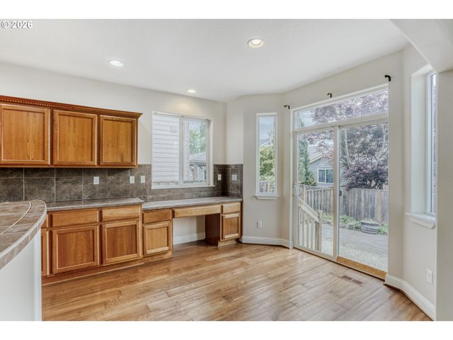 21533 Sw SUSAN Ln, Beaverton, OR 97003