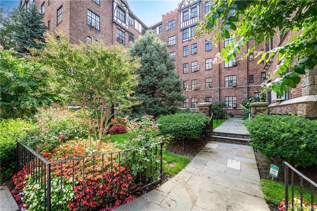 2 Westchester Avenue 2N, White Plains, NY 10601