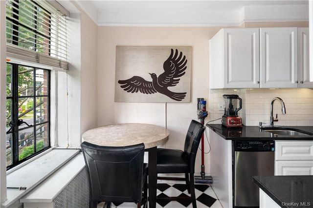 2 Westchester Avenue 2N, White Plains, NY 10601