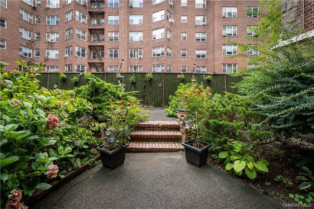 2 Westchester Avenue 2N, White Plains, NY 10601