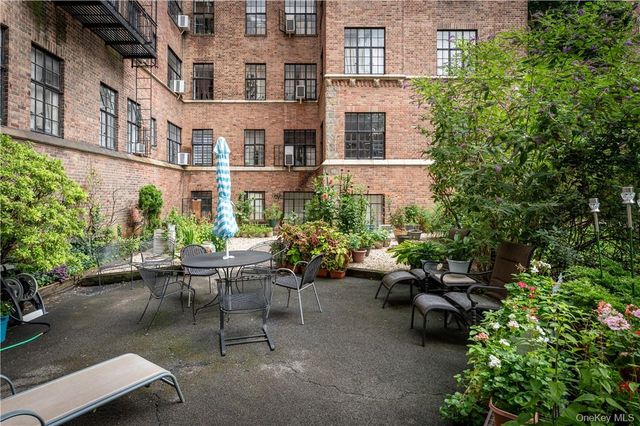 2 Westchester Avenue 2N, White Plains, NY 10601