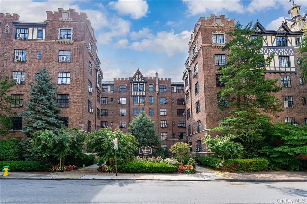 2 Westchester Avenue 2N, White Plains, NY 10601