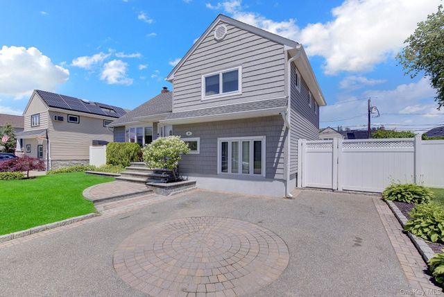 6 Oxford Avenue, Massapequa, NY 11758
