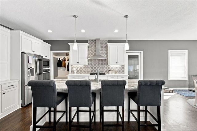 16110 kentucky View Drive, Belton, MO 64012