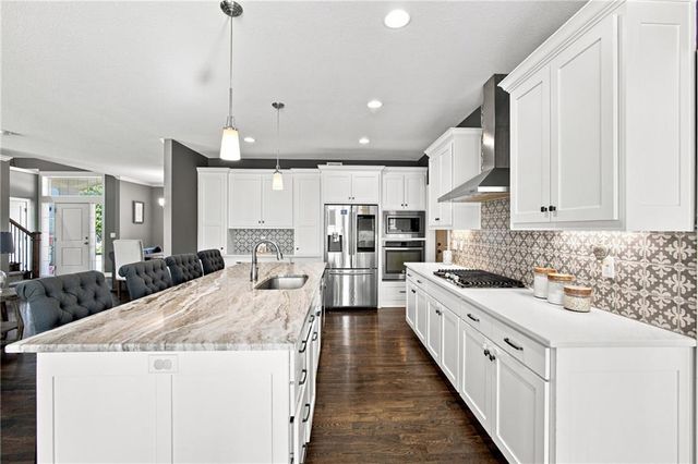 16110 kentucky View Drive, Belton, MO 64012